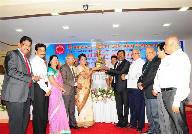 Bharat Bank bags Maharashtra Urban Co-Operative Banks Federation Award 2014.